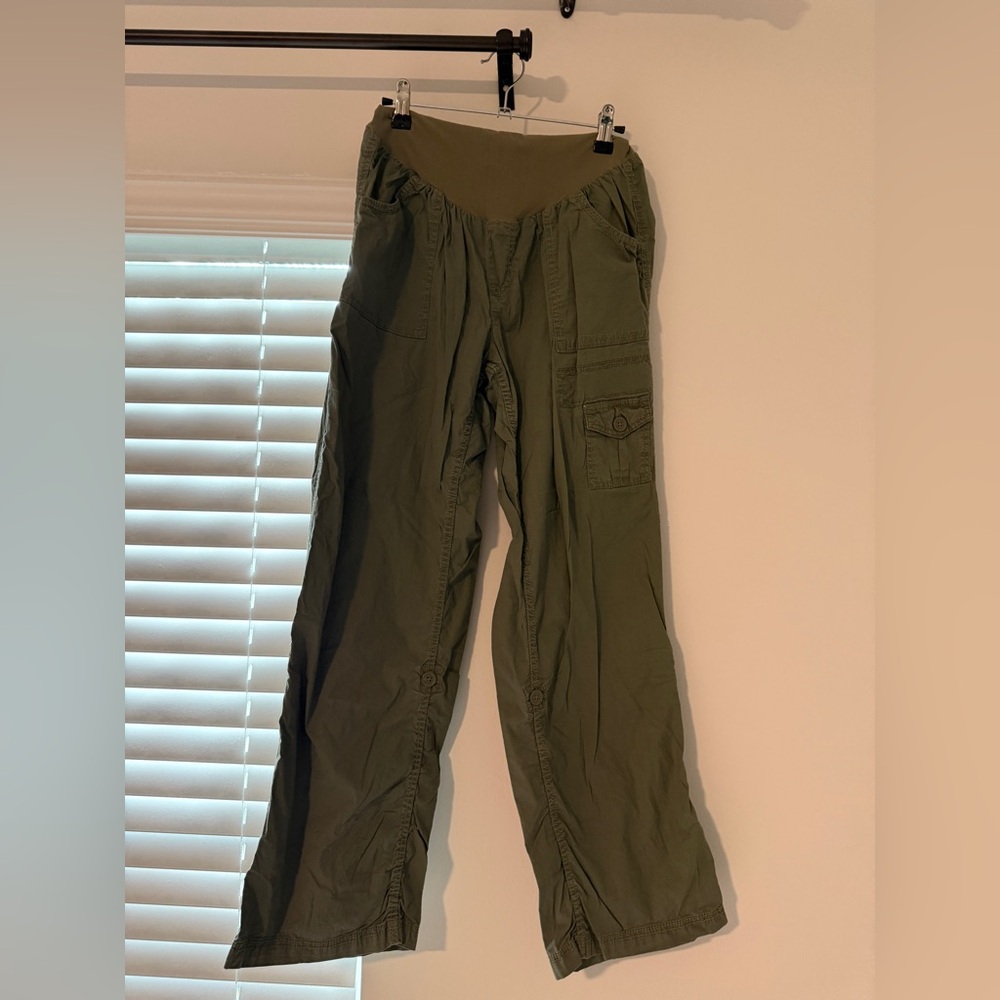 Trendy maternity green cargo pants